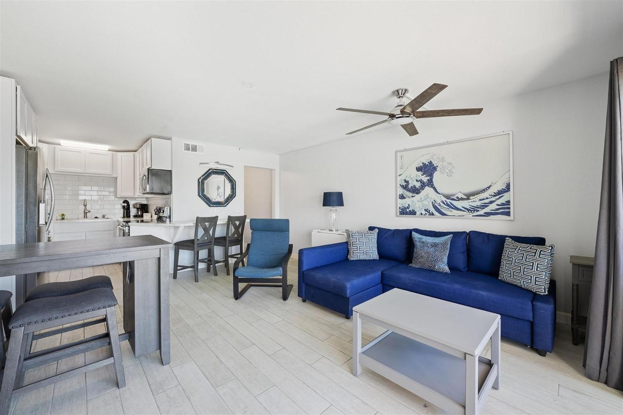 The Summit 220 Apartment *